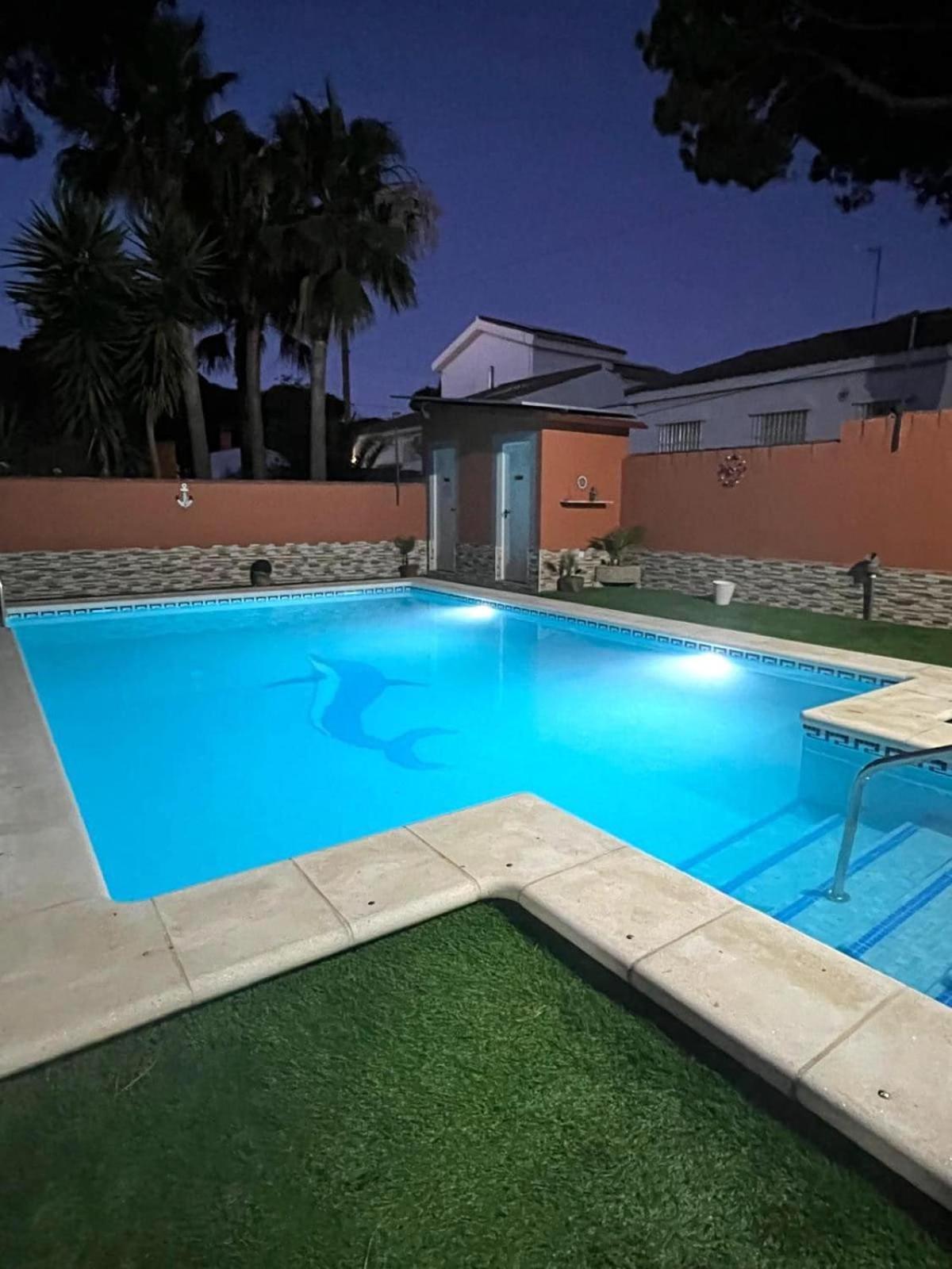 Chalet Los Pinos Con Piscina Privada Ново Санкти Петри Екстериор снимка